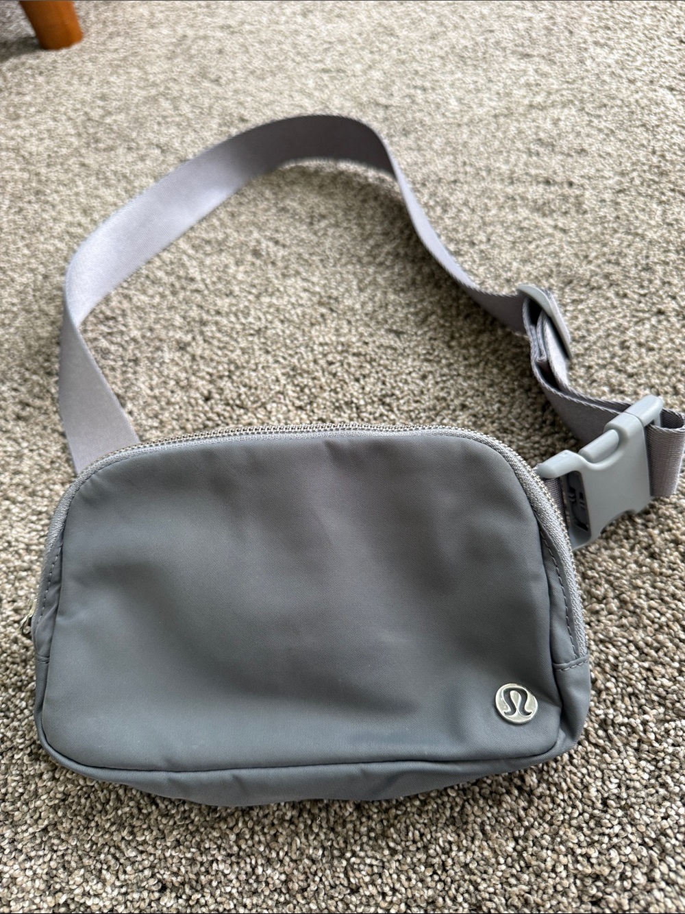 lululemon athletica Men's Light Gray Belt Bag